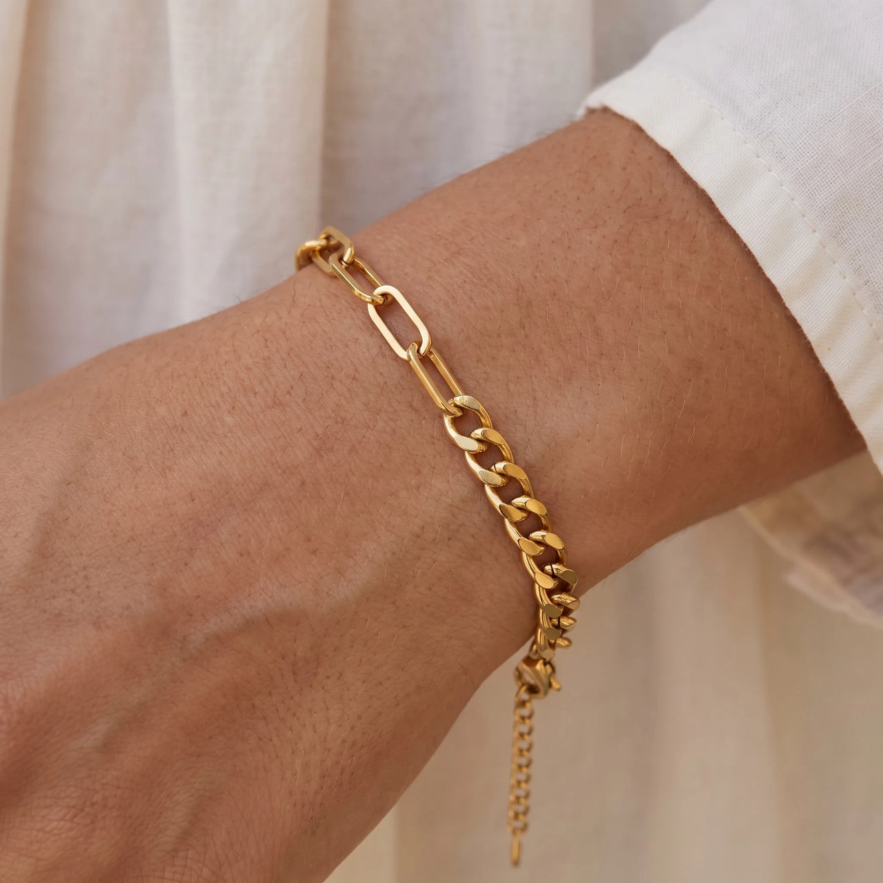 Chain bracelet — close-up of the details, gold | SKU: ledouble