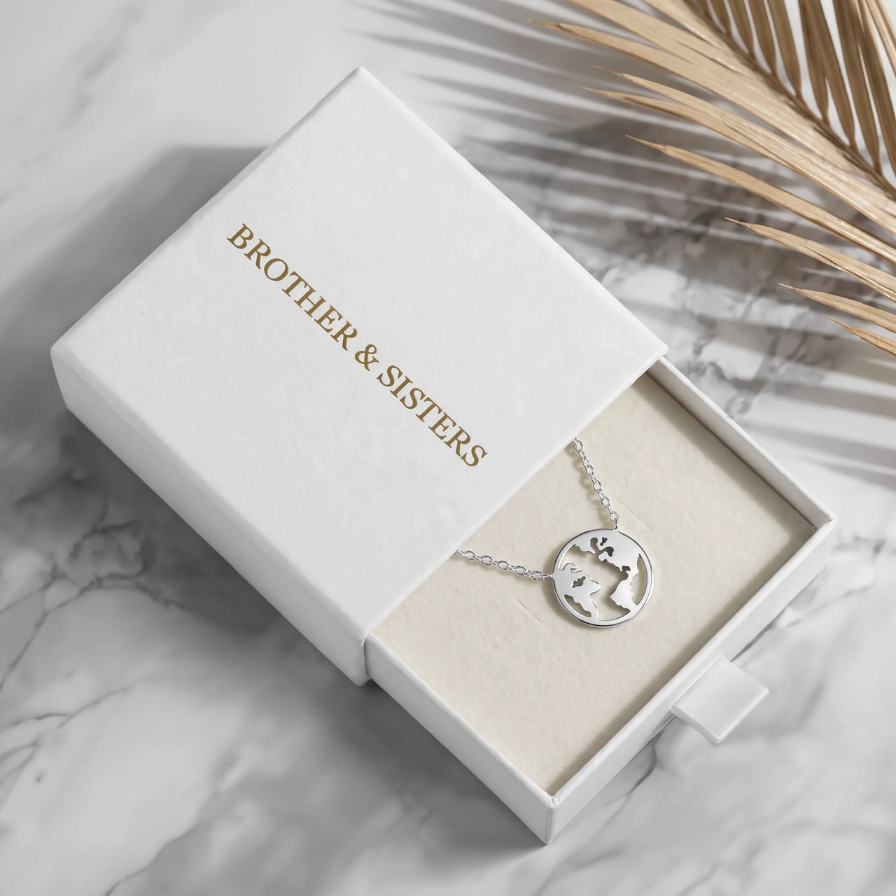 World map necklace — in the gift box, silver | SKU: 22173453-white-gold