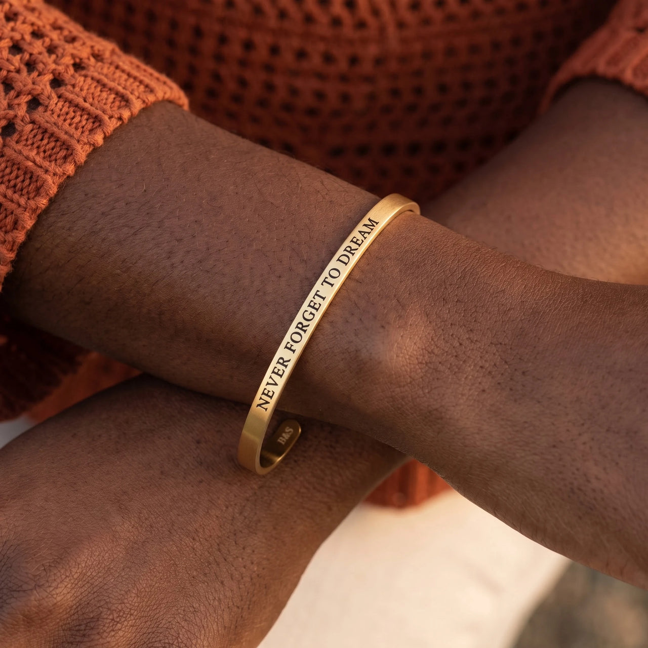Graduation gift for her — close-up of the details, gold | SKU: nftd-g