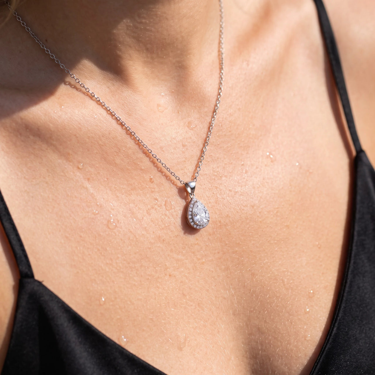 Drop necklace — close-up of the details, silver | SKU: 505415-white