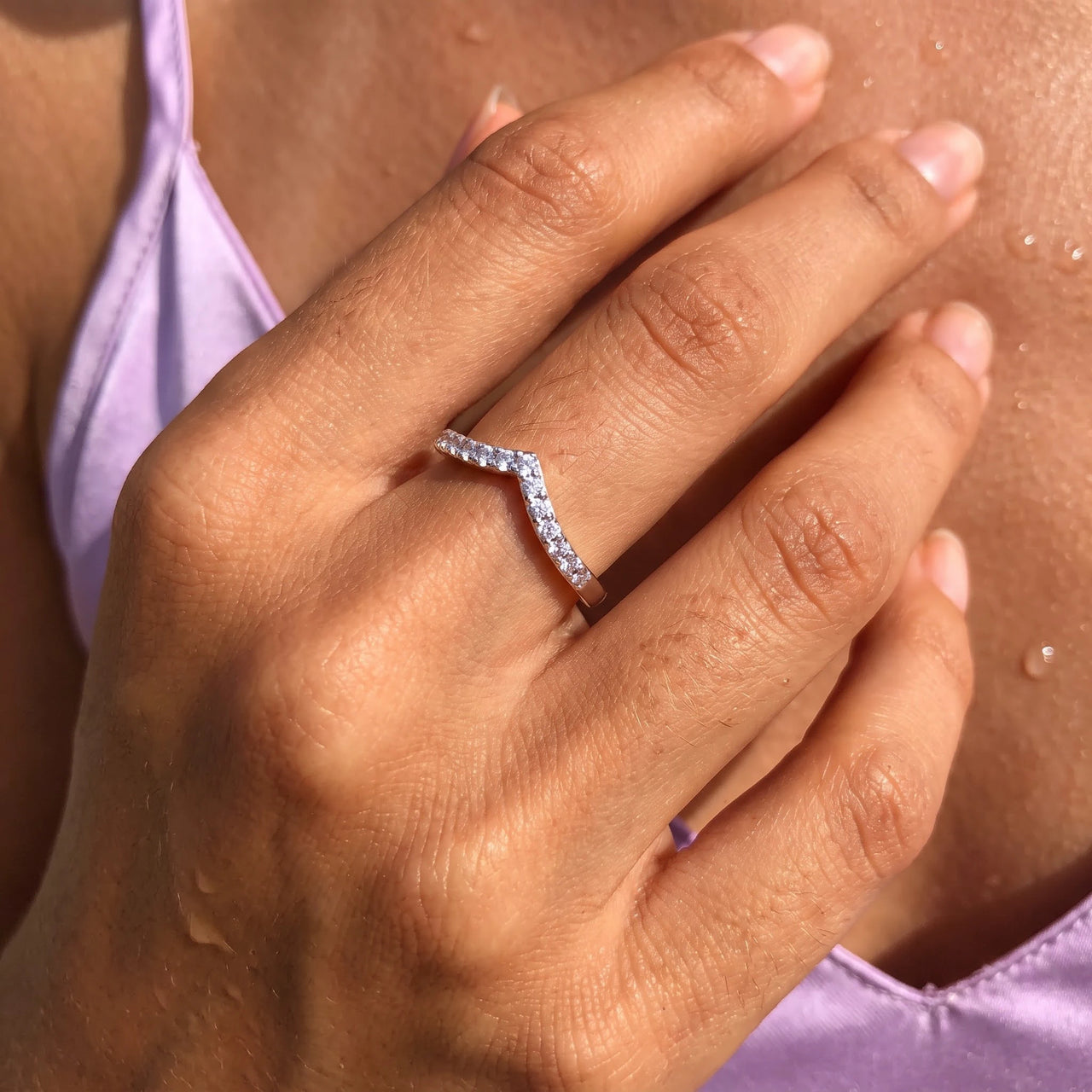 Close-up of the silver ring worn on the skin | SKU: 10645547-4.5-silver